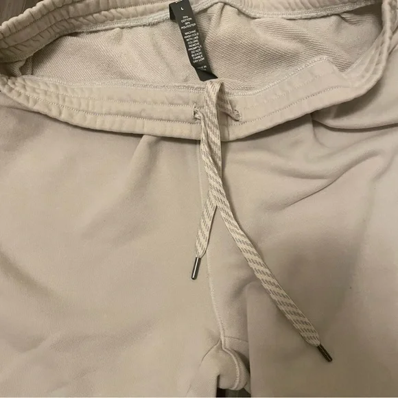 VUORI Sedona Wide Leg Sweatpant Split Leg Salt VW4044 Leisure Sz L - Picture 9 of 11